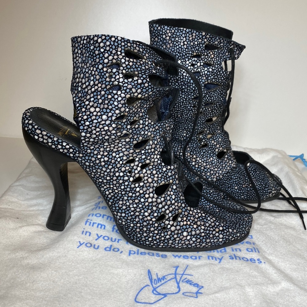 Fluevog, “Gwen” curvy heel platform